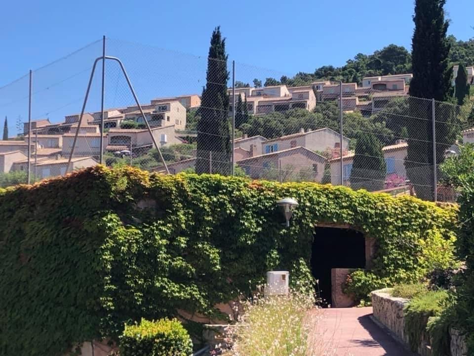10 A 12 Pers Famille Amateurs Randonnee Boulouris Panorama Saint Raphael Tennis Piscine Partage Exterior photo